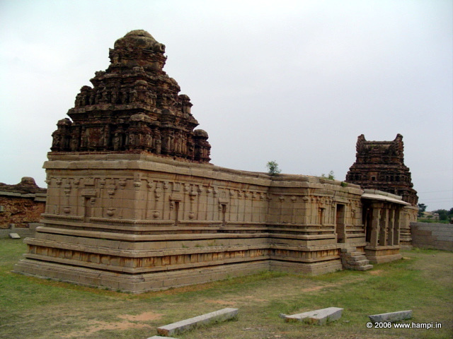 Chandrashekara Temple is made in the typical Vijayanagara style, lower portion in dressed granite with low recess decorations and super structure with terracotta moldings. 