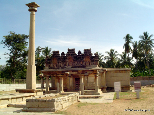 Irugappa, a general of Harihara II commissioned the curiously named temple called Ganigitti temple in 1386AD.